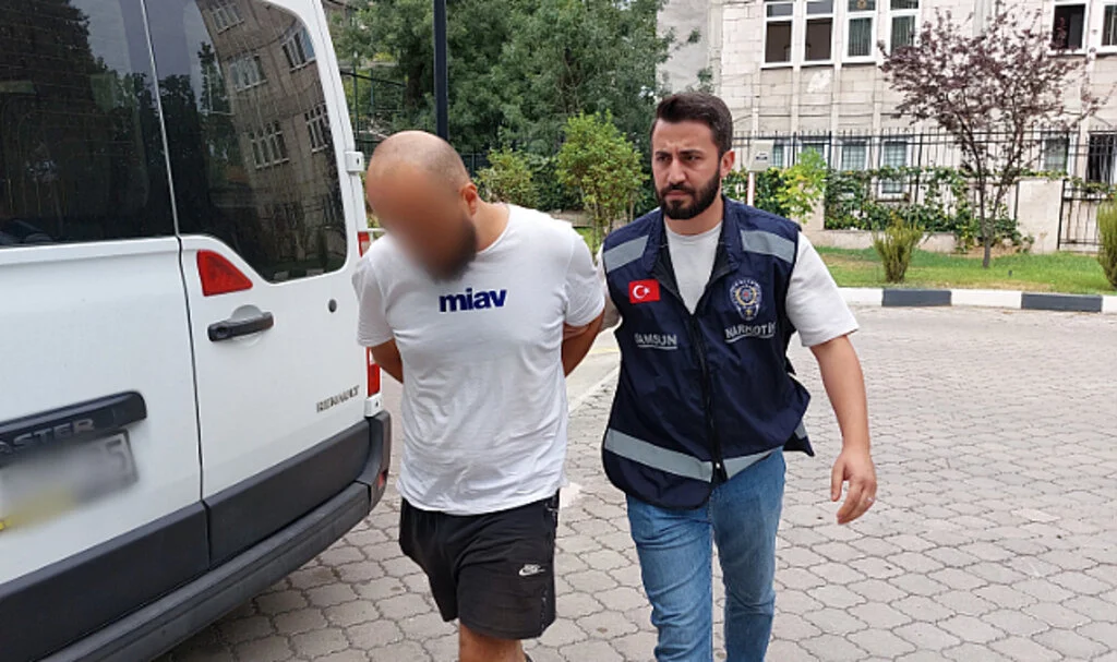 Samsun'da 4 bin 762 adet sentetik ecza ele geçirildi