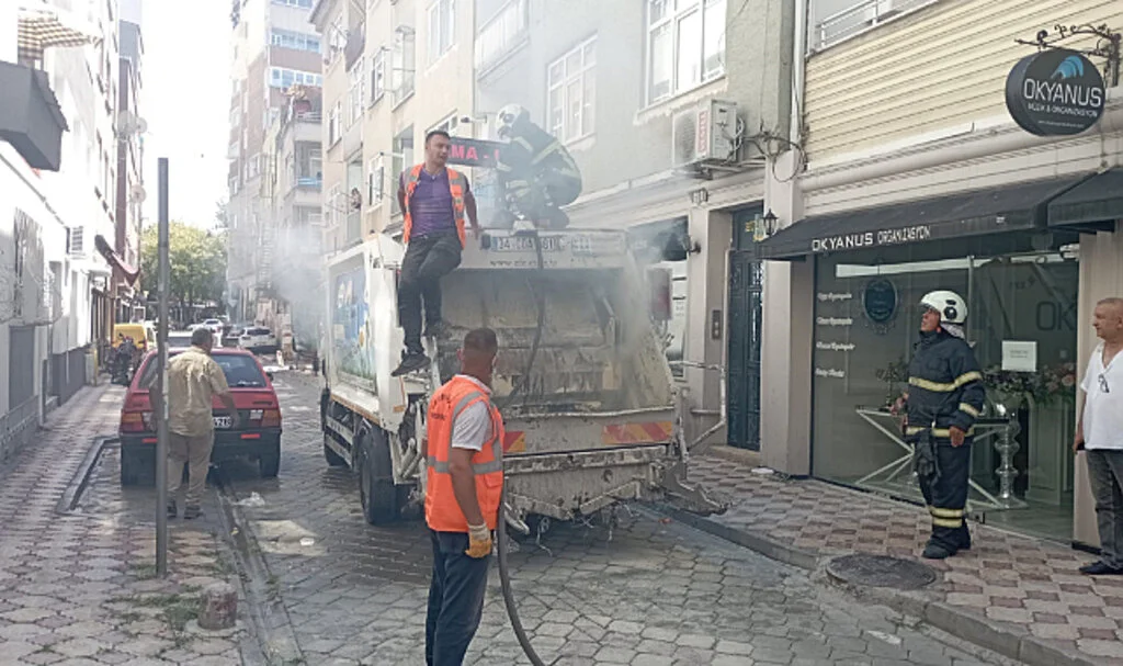 Samsun'da Çöp Kamyonunda Çıkan Yangın Büyümeden Söndürüldü