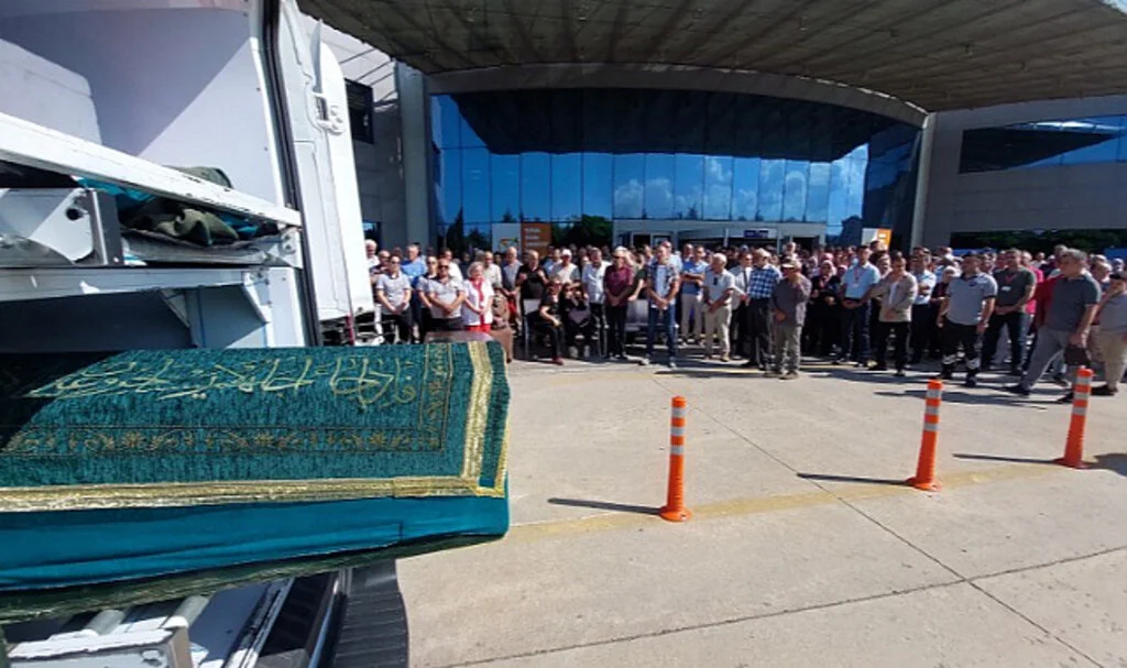 Samsun'da İntihar Eden Doktor İçin Hastane Önünde Tören Düzenlendi