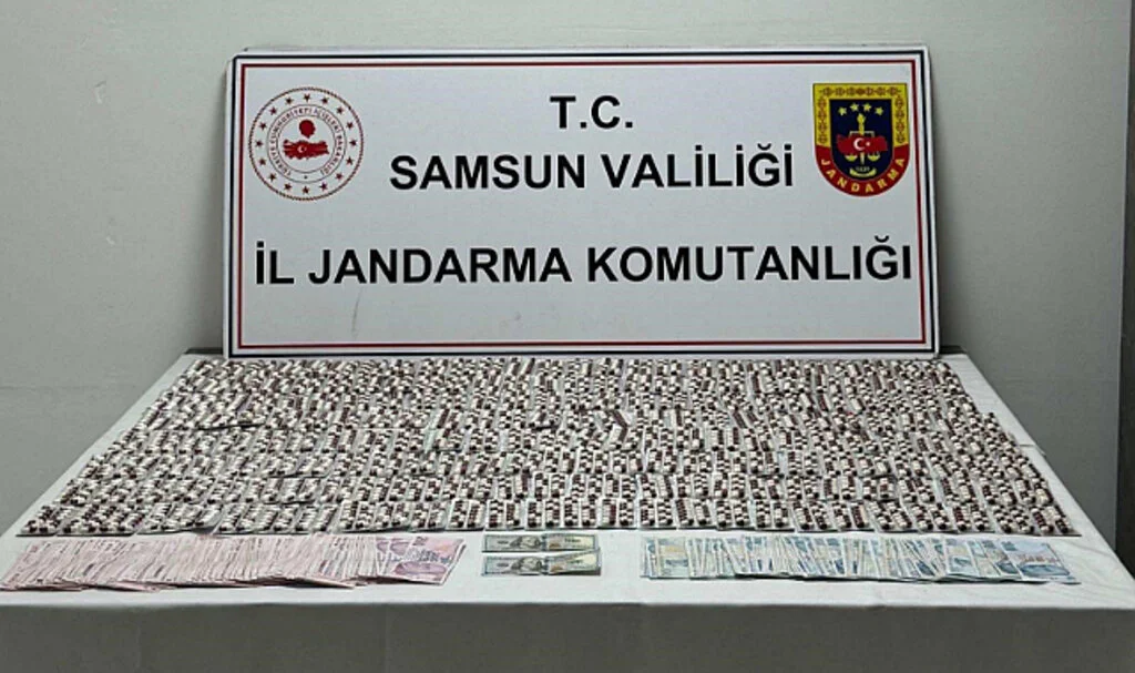 Samsun'da Jandarma 4 Bin 555 Sentetik Ecza Hap Ele Geçirdi