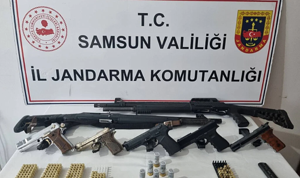 Samsun'da Jandarmadan Silah Ticareti Operasyonu: Ruhsatsız Silahlar Ele Geçirildi