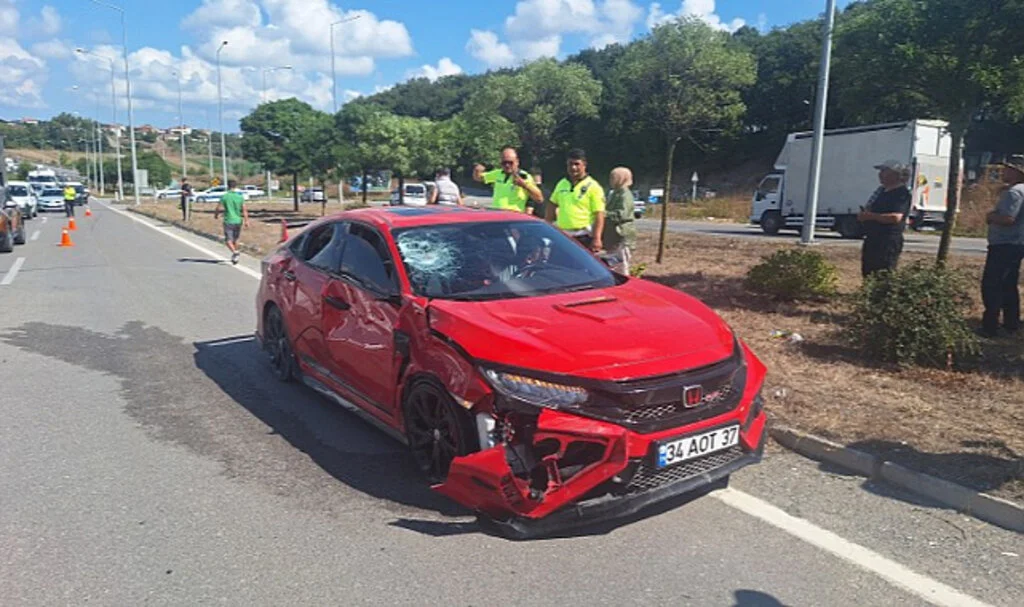 Samsun’da Otomobille Çarpışan Elektrikli Bisikletteki Çift Yaralandı