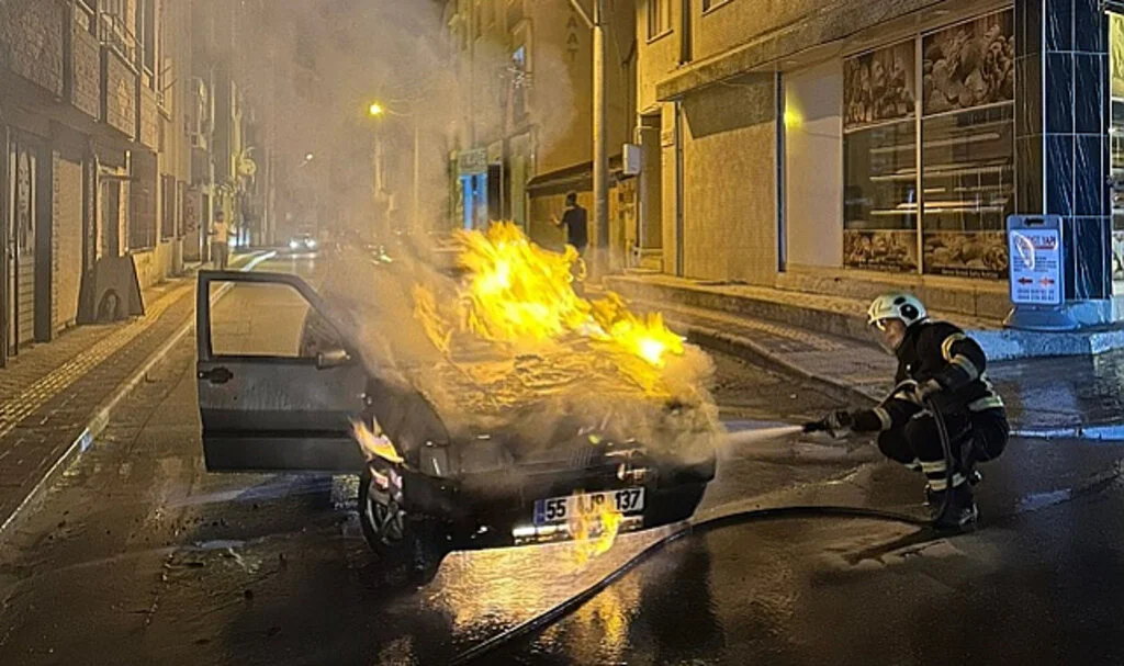 Samsun’da Seyir Halindeki Otomobil Alev Aldı