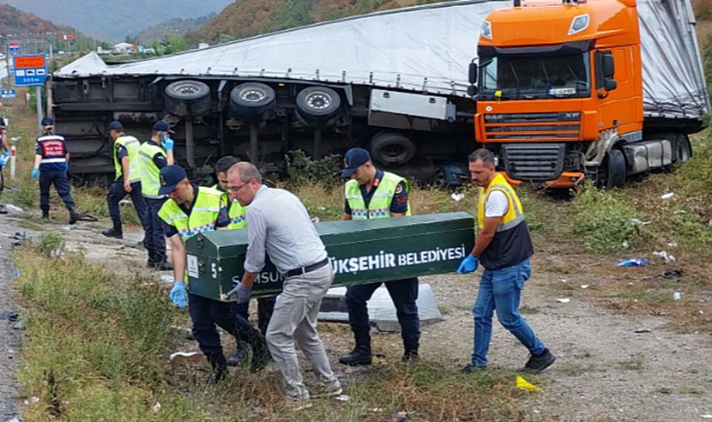 Samsun'daki Feci Kazada Ölen 3 Kişinin Bedeni Otopsi İçin Morga Kaldırıldı