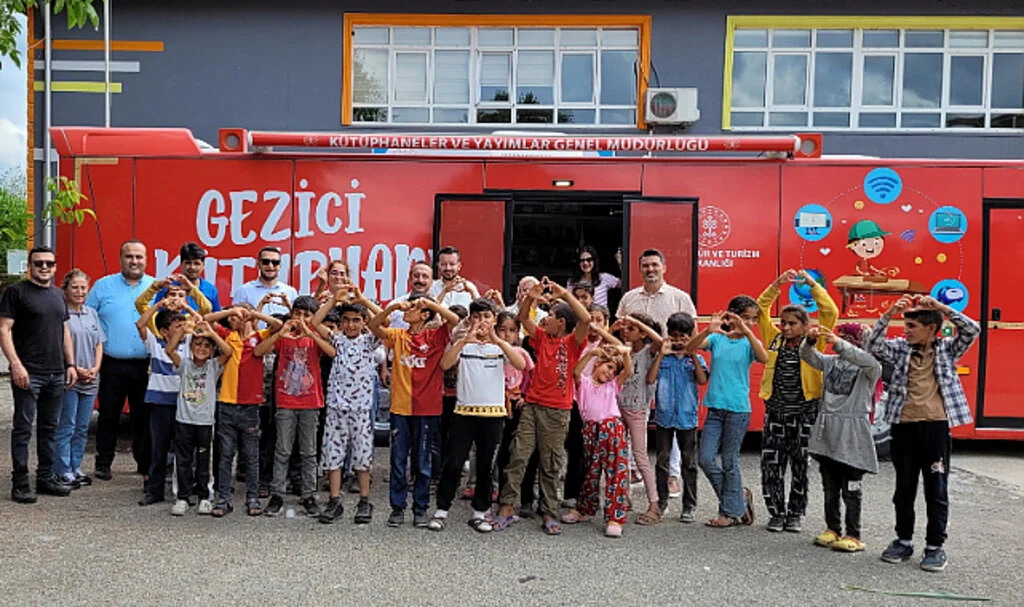 Samsun'daki Gezici Kütüphane, Mevsimlik İşçilerin Çocuklarına Kitap ve Oyunlarla Ulaşıyor