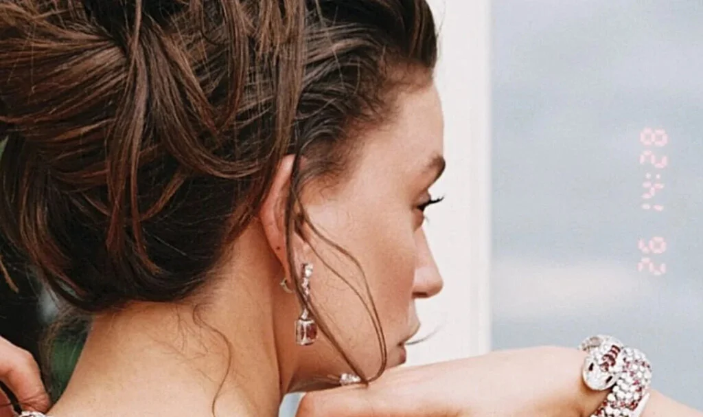 Serenay Sarıkaya'dan Cesur Pozlar