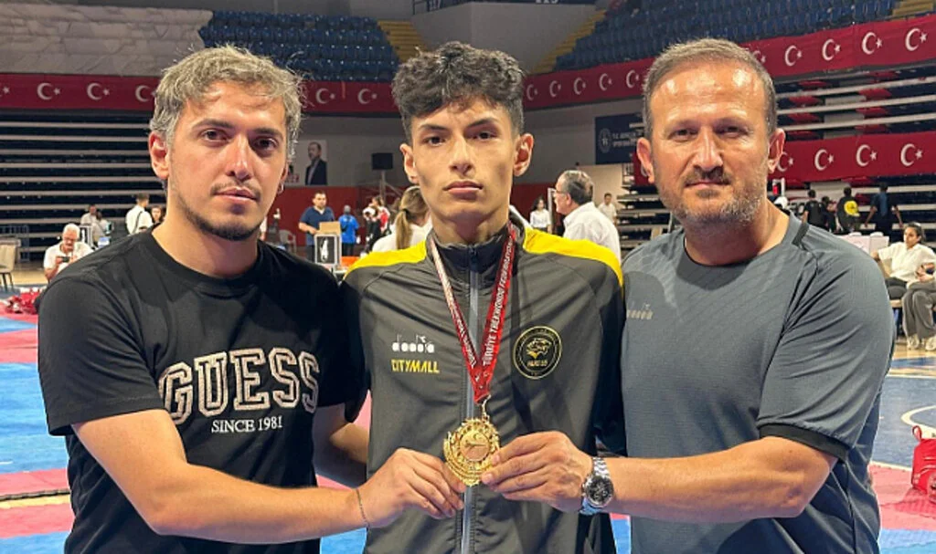 Taekwondocu Bora Özdemir Arnavutluk Yolcusu