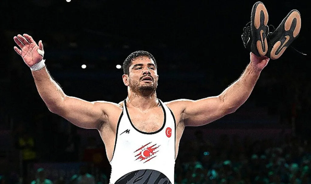 Taha Akgül Güreşe Paris 2024'te Veda Etti