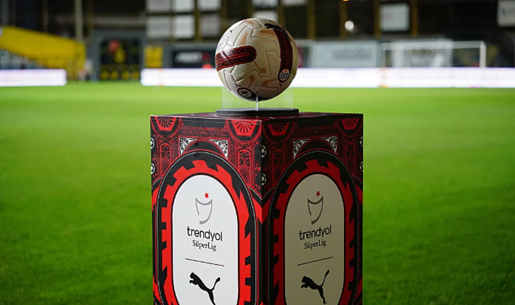 Trendyol Süper Lig'de 67. Sezon Başlıyor: Tarihe Geçen Anlar ve Rekorlar