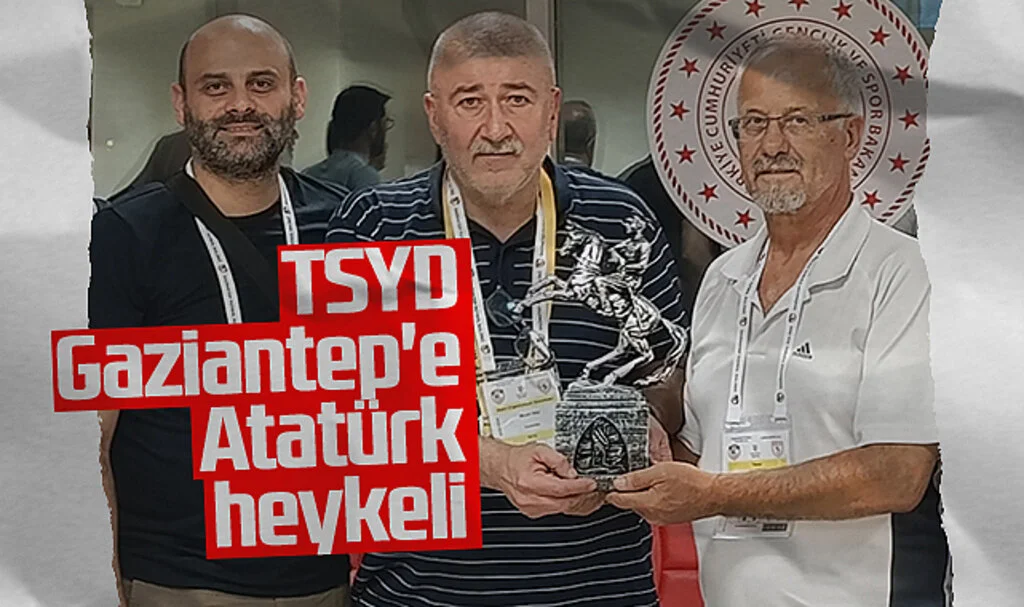 TSYD Gaziantep'e Atatürk Heykeli