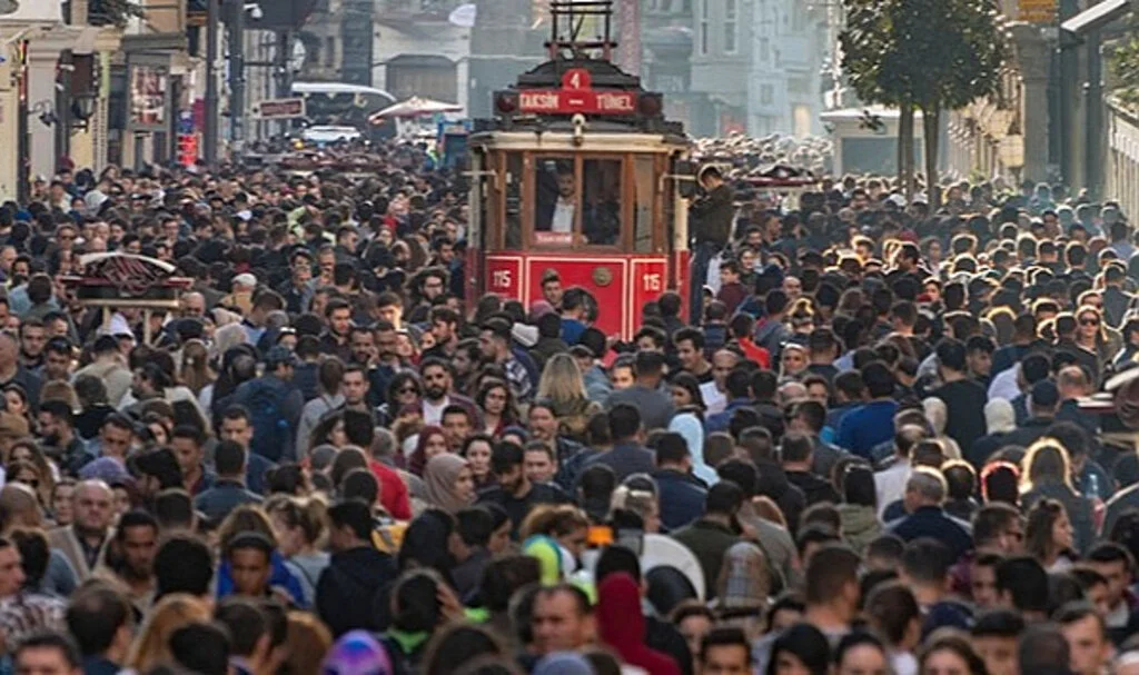 TÜİK'in Nüfus Projeksiyonu: 2030'da Türkiye'nin Nüfusu 88 Milyonu Aşacak