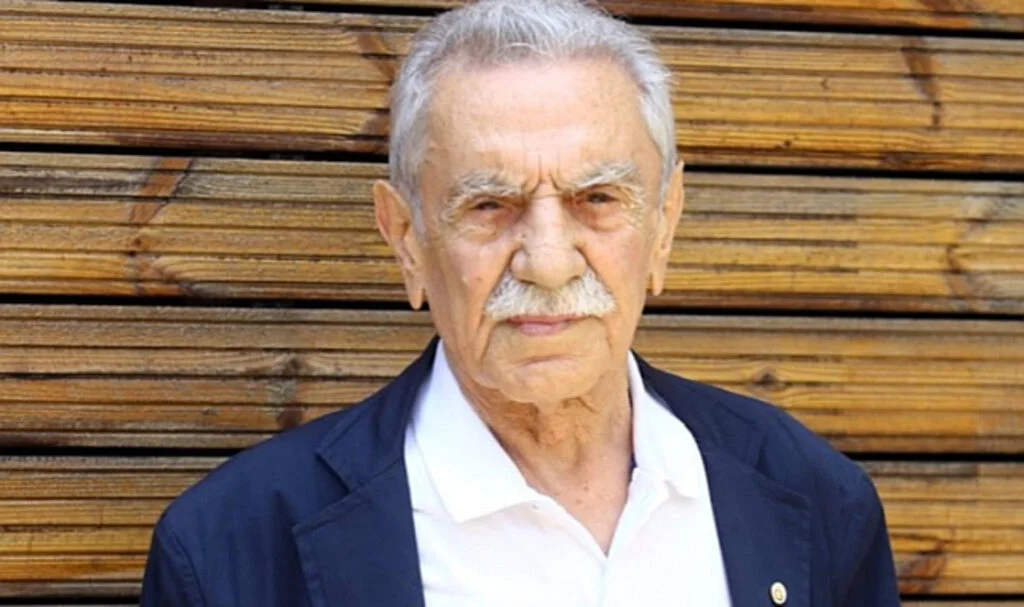 Ünlü oyuncu Aydemir Akbaş yoğun bakıma kaldırıldı