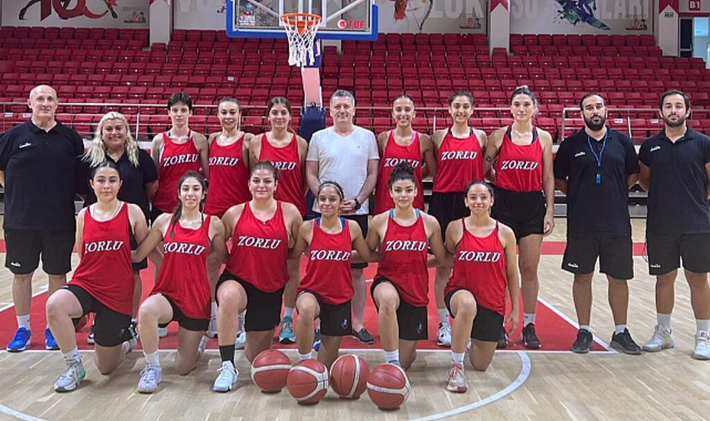 Zorlu Koleji Spor Kulübü'nün Kızları Parkeye İndi