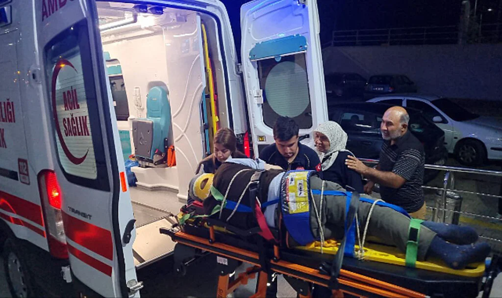80 Yaşındaki Adam Kavak Ağacından Düşerek Yaralandı