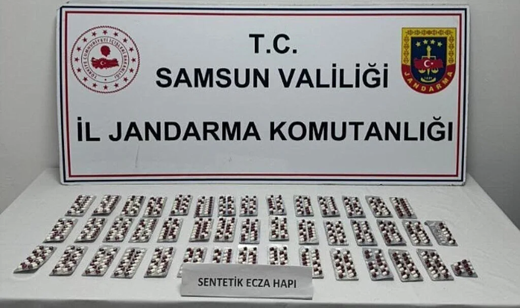 947 Adet Sentetik Ecza Hap Ele Geçirildi