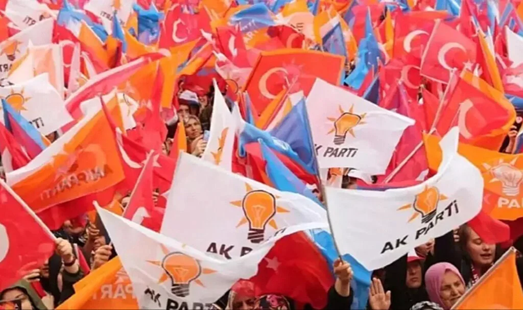 AK Parti İlçe Başkanlıklarında İstifa Depremi