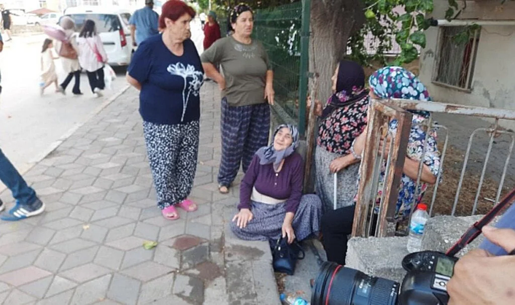 Alkollü Şahıs Evini Ateşe Verdi Annesi Ağlayarak İzledi