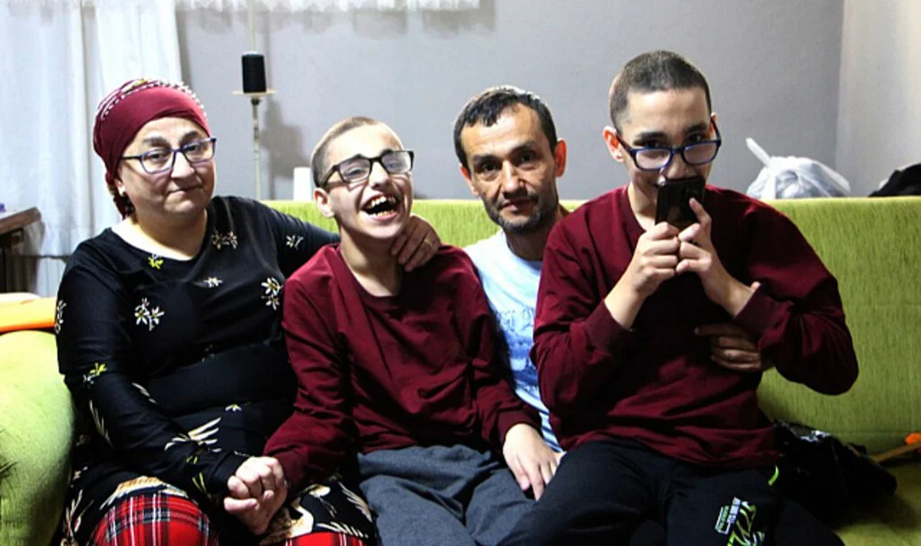 Ameliyat Edilemeyen Taha Yürüyemiyor, Ailesi Yardım Bekliyor