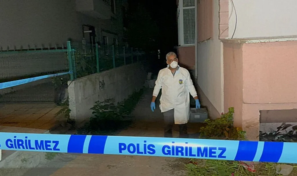 Apartmanın Bodrum Katında Erkek Cesedi Bulundu