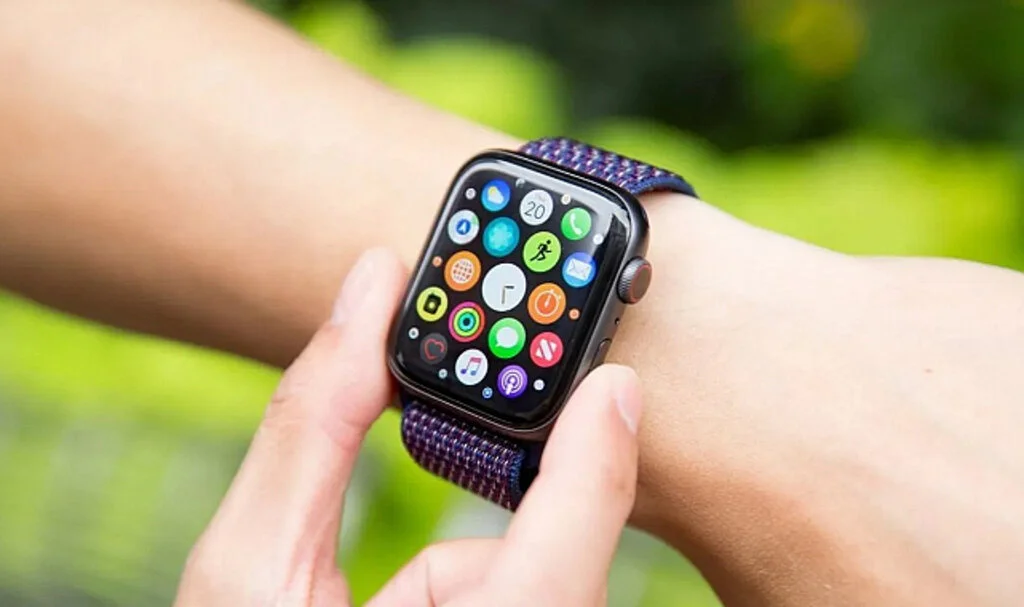 Apple Plastik Kasa Watch SE Üzerinde Çalışıyor!