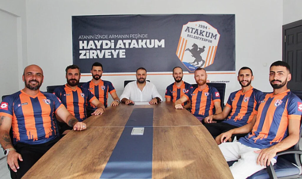 Atakum Belediyespor'da 8 İmza