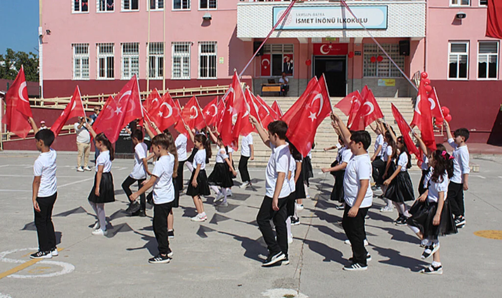 Bafra'da İlköğretim Haftası Coşkuyla Kutlandı