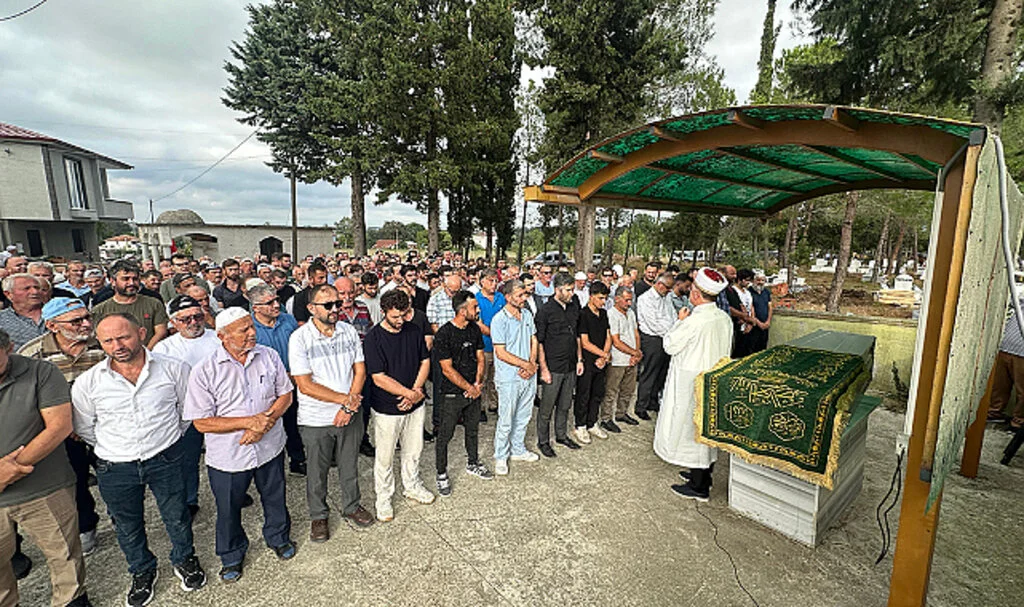 Bafra'da Kuyu Kazasında Hayatını Kaybeden İşçiler Toprağa Verildi