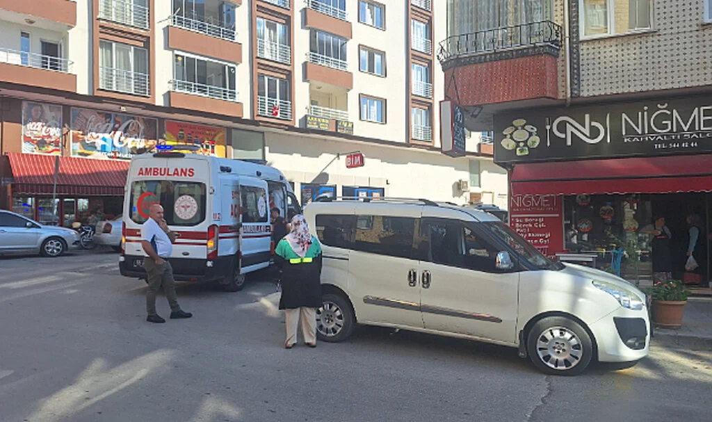 Bafra’da Ticari Araç Yayaya Çarptı! 85 Yaşındaki Kadın Hastaneye Kaldırıldı