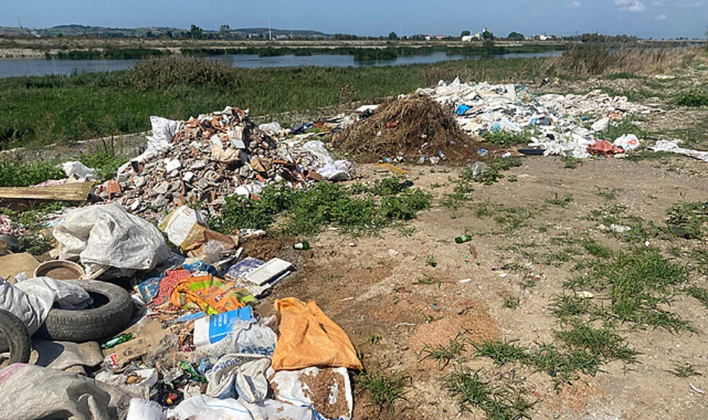 Bafra OSB Yolu Çöplüğe Döndü 