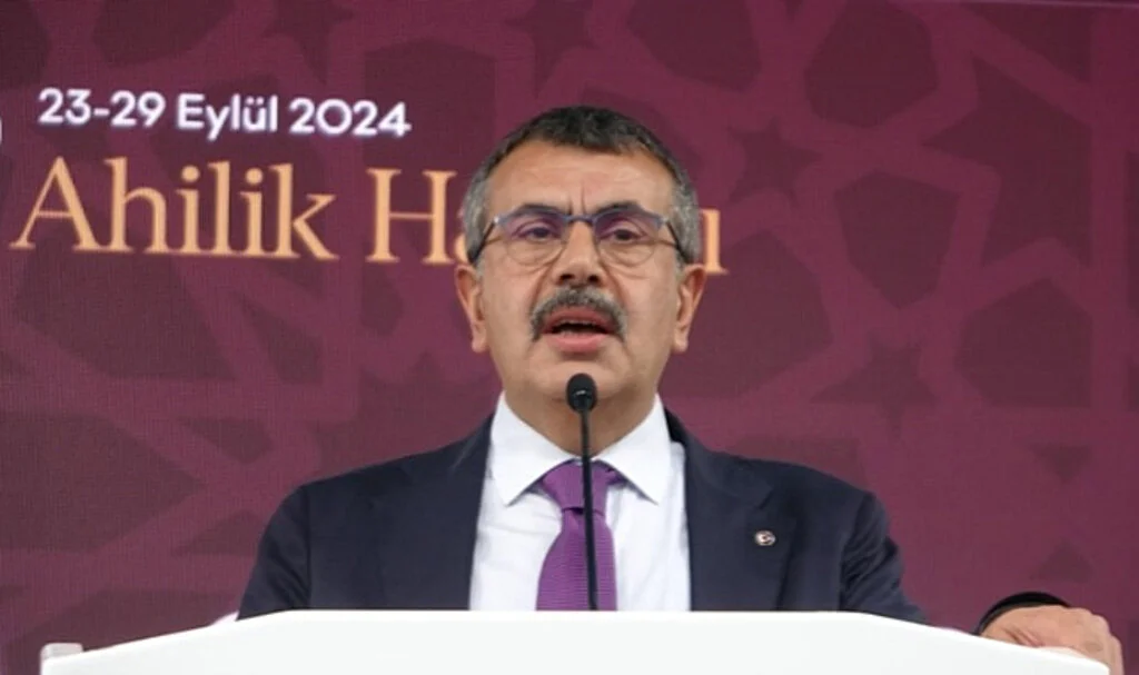 Bakan Tekin: Müfredatı %35 Hafiflettik, Sınavlar Kalkmıyor