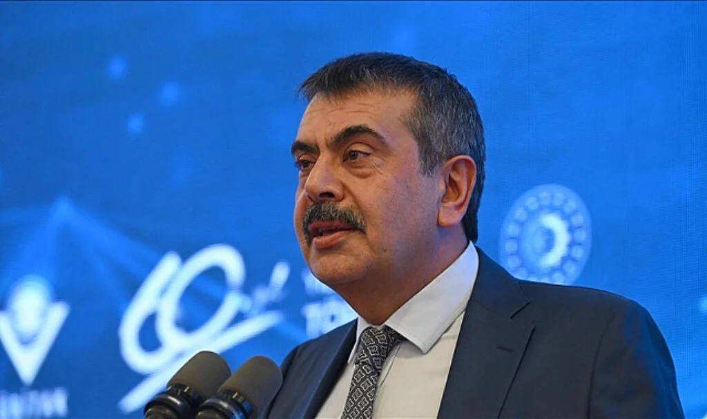 Bakan Tekin: "Öğretmen Öğretmenliğini Yapsın, Biz de Ebeveynliğimizi"