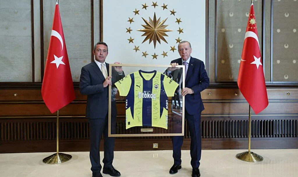 Cumhurbaşkanı Erdoğan, Fenerbahçe Yönetimini Kabul Etti: "Türk Futbolunu Güçlendirmek İçin Birlikte Çalışmalıyız"