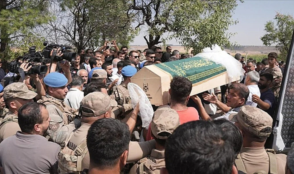 Diyarbakır'da Ölü Bulunan Narin Güran Son Yolculuğuna Uğurlandı