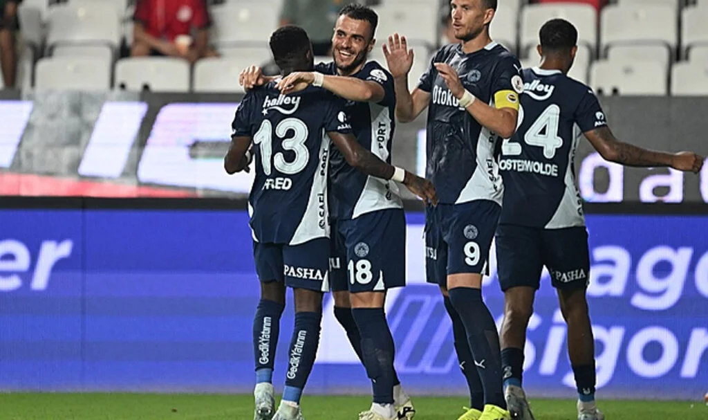 Fenerbahçe, Antalya Deplasmanında 2-0 Galip