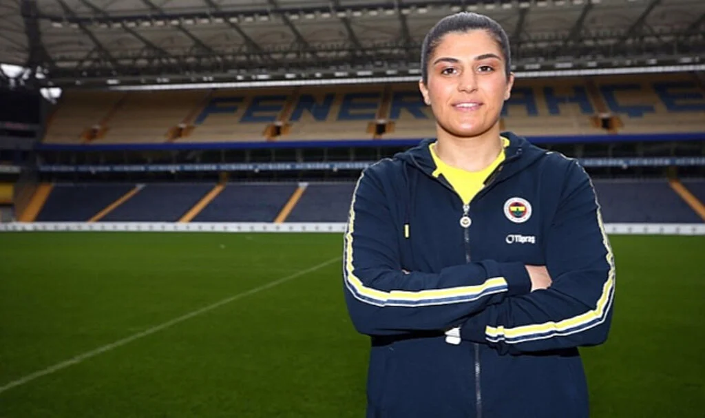 Fenerbahçe'den Busenaz Sürmeneli'ye Yapılan Saldırıya Sert Kınama