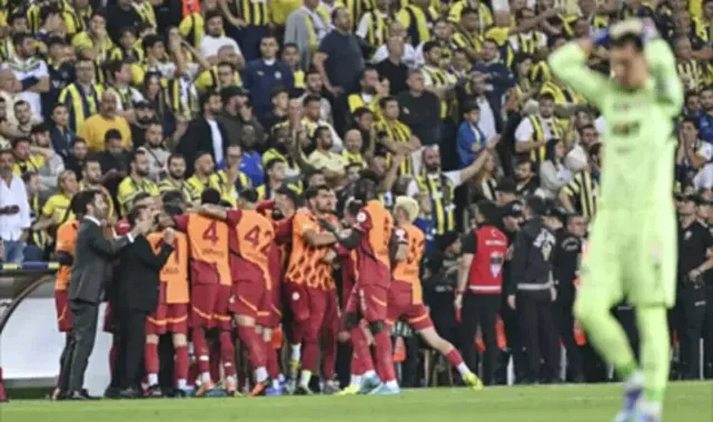 Galatasaray'dan derbide tarihi galibiyet! Fenerbahçe'yi 3-1 mağlup etti