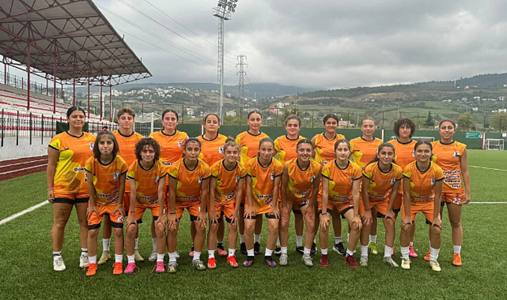 İlkadım Yab-Pa Kadın Futbol Takımı Yeni Sezon İçin Hazır