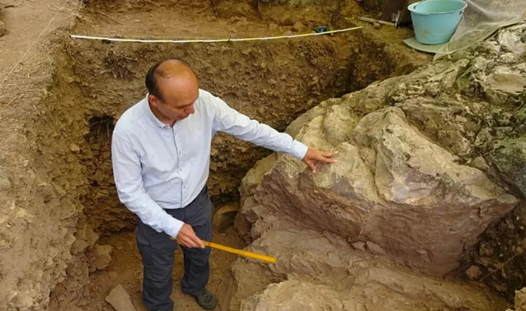 İnkaya Mağarası’nda 86 Bin Yıllık Saplı Aletler Bulundu