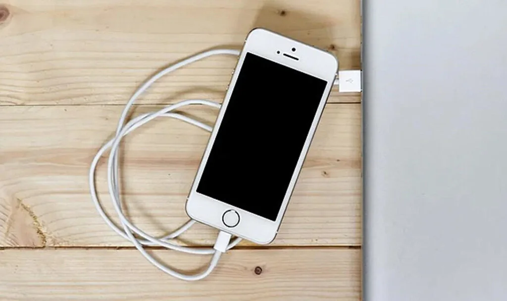 iPhone Pil Ömrünü Uzatmanın Gizli Yöntemi: Beyaz Noktayı Azalt!