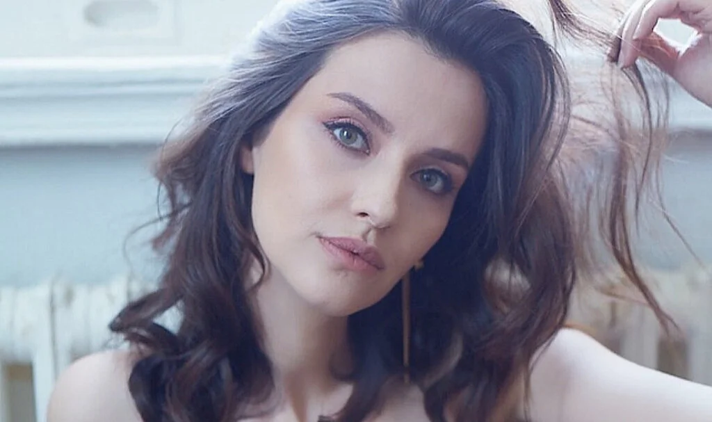 İrem Helvacıoğlu aşka geldi, sevgilisine romantik mesaj