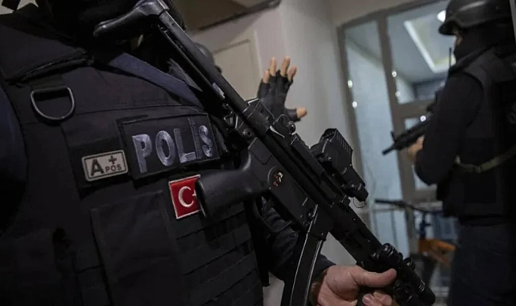 İstanbul'da 2 Suç Örgütüne Operasyon: 29 Şüpheli Yakalandı