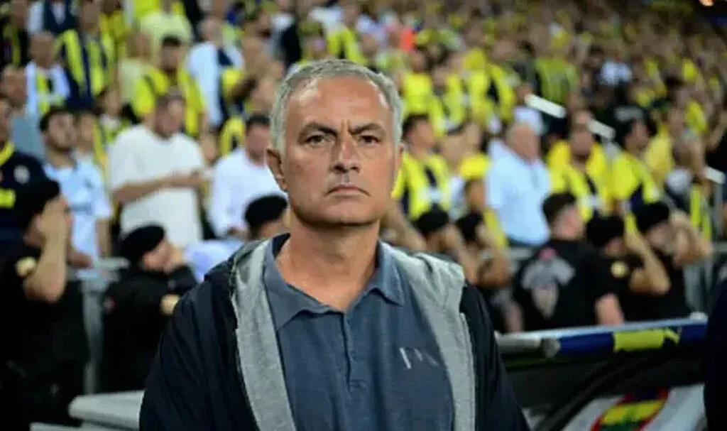 Jose Mourinho'dan maç sonu olay açıklamalar! "Salakça ama..."