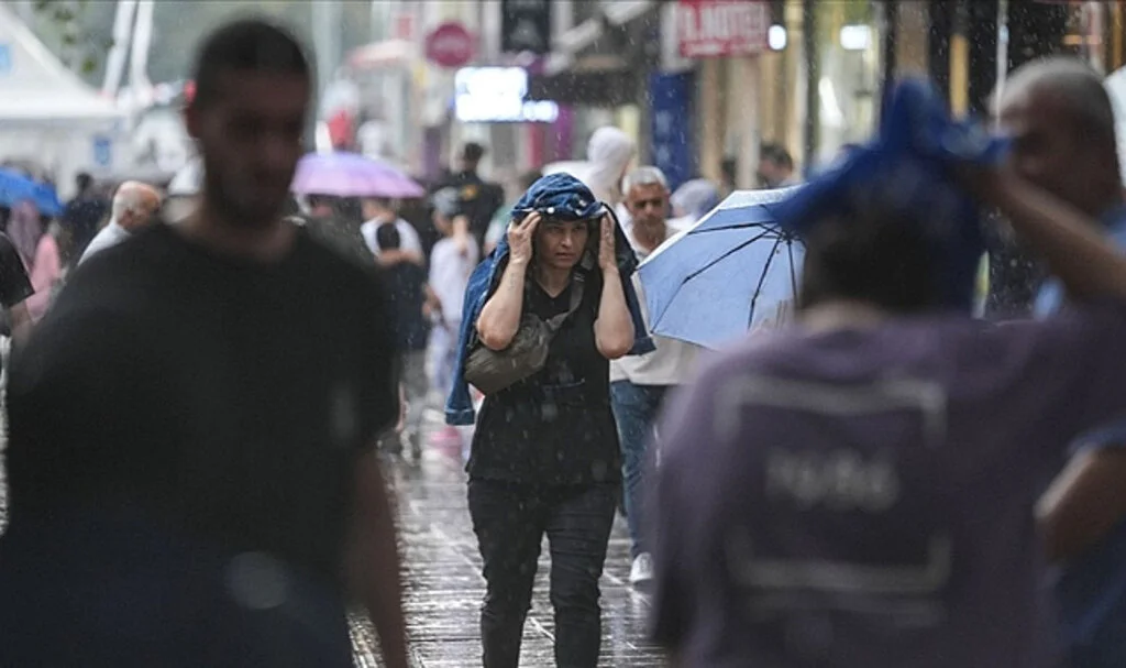 Karadeniz'e Şiddetli Sağanak Uyarısı