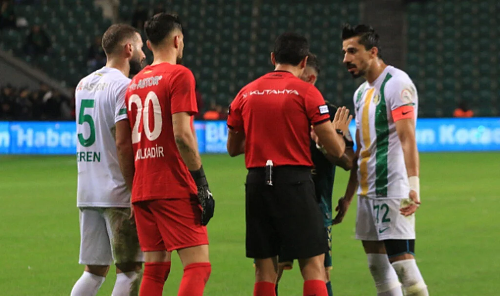 Kocaelispor - Şanlıurfaspor Maçında Penaltı Krizi: Sahaya Çıkmama Gerilimi