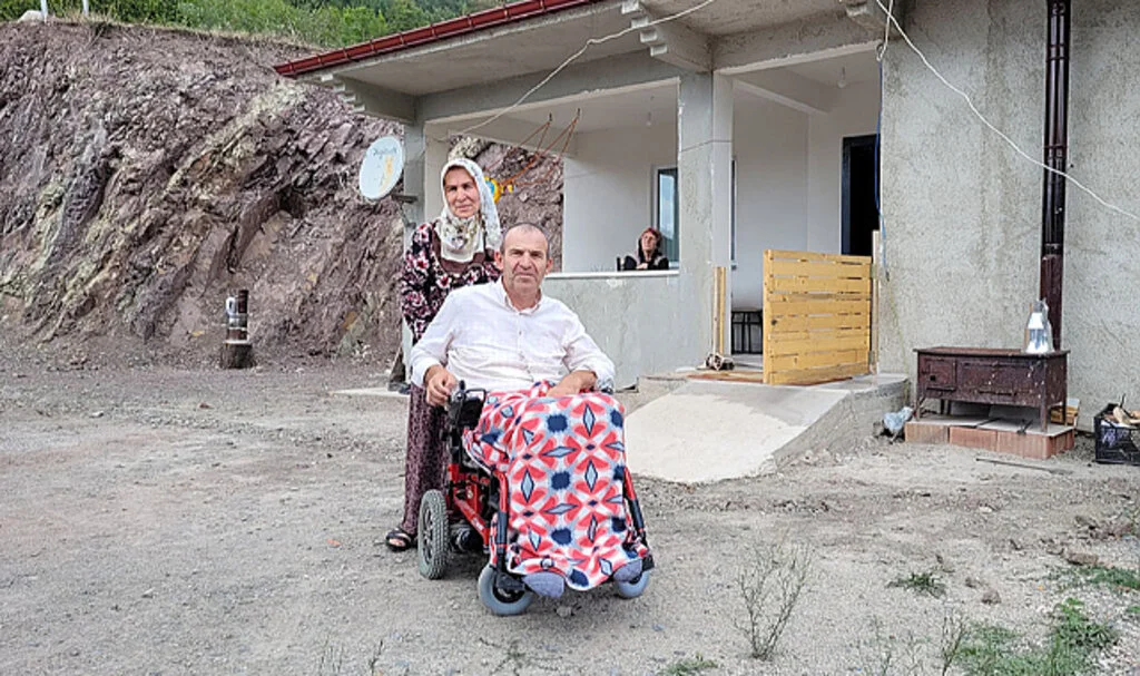 MS Hastası Eşine 10 Yıldır Sevgiyle Bakım Sağlıyor