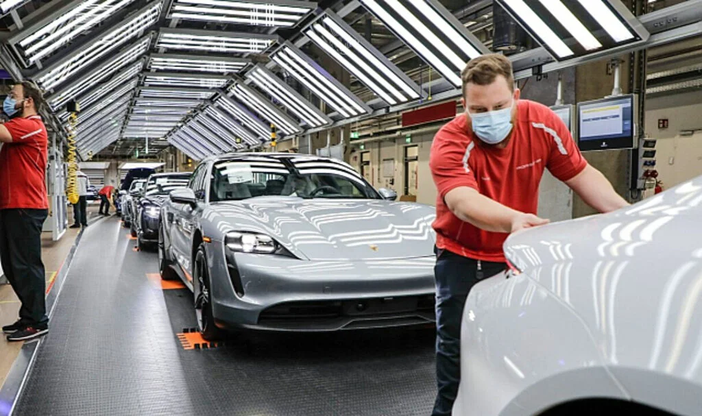 Otomotiv Sektöründe Büyük Tehlike: Çalışanların Yarısı İşini Kaybedebilir