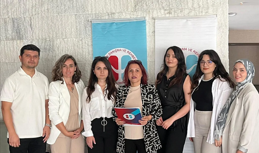 Psikolojik danışmanlar toplumun yanında 