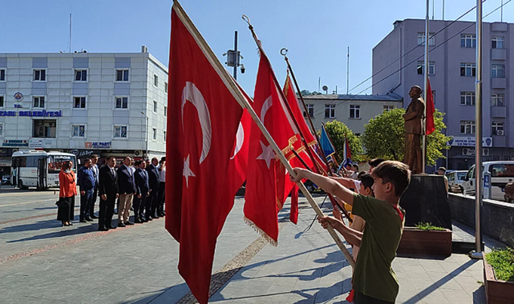 Salıpazarı'nda İlköğretim Haftası Kutlandı