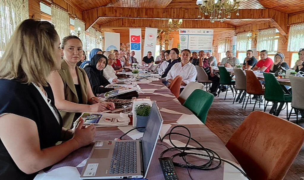 Salıpazarı'nda Tıbbi Aromatik Bitki Üretimi İçin Eğitim Düzenlendi