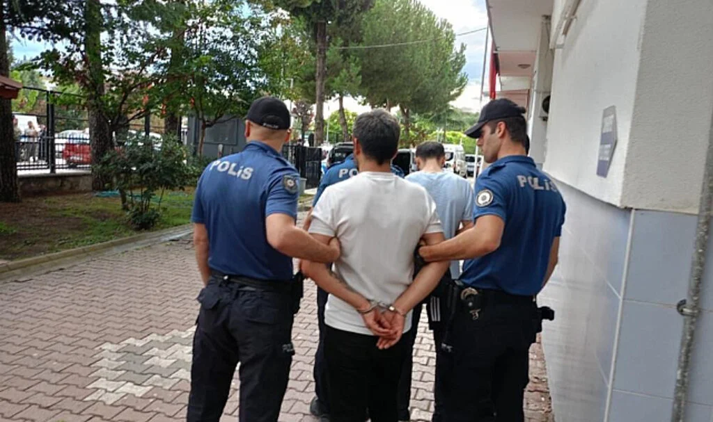 Samsun'da 10 ve 22 Yıl Hapis Cezası Bulunan İki Kişi Yakalandı